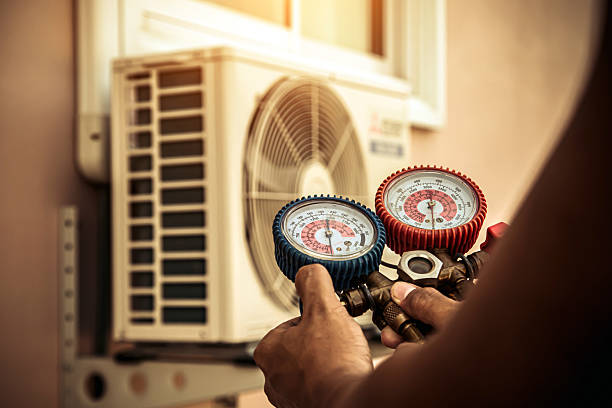 Professional Hvac technician working in Freeport, NY